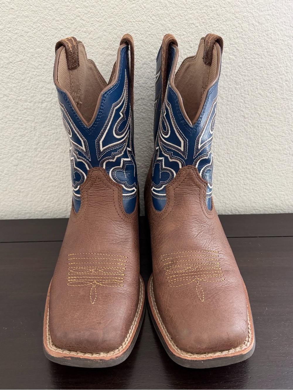 Ariat Kids Sorting Pen Leather Cowboy Boots with Blue Embroidered Shaft Size 3